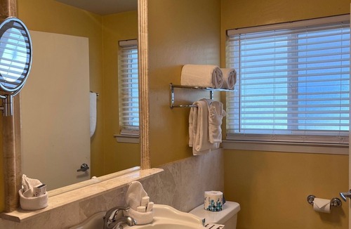 Downtown Monterey Cabin | Premium King Fireplace Room Walking Distance from the Beach!