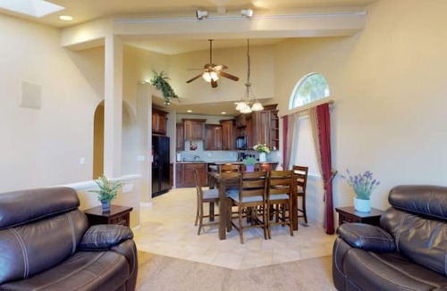 Castro Valley House | Premium Luxury 2 BR Villa - Kitchen, Free WiFi