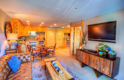 Mount Charleston Hotel | Presidential Suite at The Retreat on Charleston Peak with Free Parking Included!