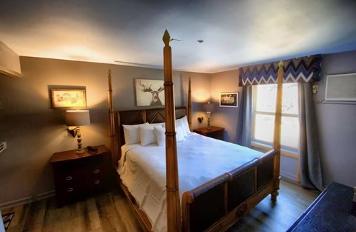 Mount Charleston Hotel | Presidential Suite at The Retreat on Charleston Peak with Free Parking Included!