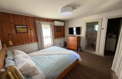 Priest Hotel | Priest Station Cafe & Cabins
