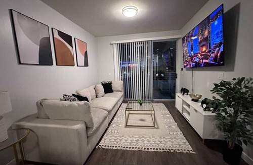 Historic Core Apartment | Prime 2 bedroom DTLA Stay by Crypto Arena & Convention Center
