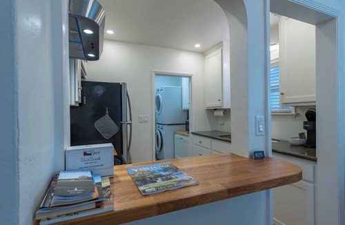 Paso Robles House | Prime Downtown Paso Guest House - Private & Wakable