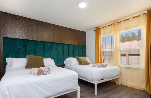 Carthay Circle Apartment | Prime Location and Luxury Living w/ Hot Tub