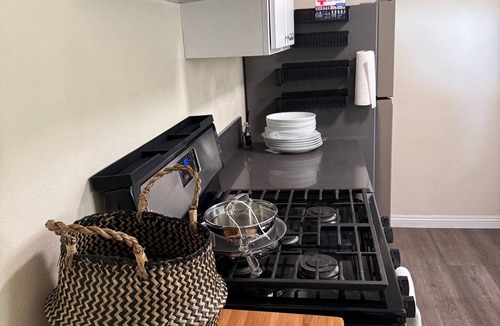 Mid Central House | Prime Location Safe 1-bedroom & Office house in charming Pasadena & Pet Friendly