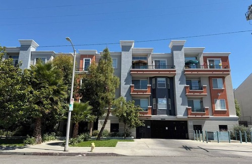 Lake Balboa Apartment | Prime Sherman Oaks Furnished Rental. Clean Centrally located washer dryer inunit