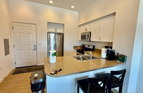Tustin Apartment | Prime Studio Retreat Near Irvine with Pool & Gym