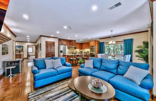 South Lake Tahoe House | Prime Walk-to-Heavenly Townhome w/A/C | TW702