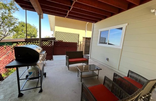 Ashland House | Private 1BR Suite w Full Kitchen & Laundry
