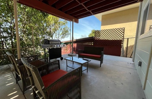 Ashland House | Private 1BR Suite w Full Kitchen & Laundry