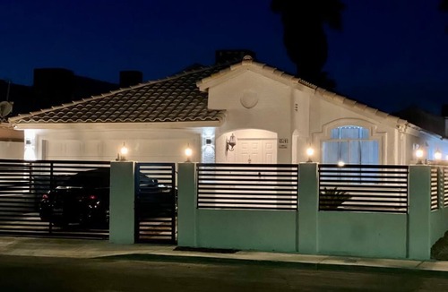 Las Vegas House | Private 2BR Home Near the Las Vegas Strip, Wi-Fi, Laundry and Parking.