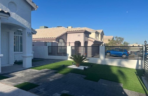 Las Vegas House | Private 2BR Home Near the Las Vegas Strip, Wi-Fi, Laundry and Parking.