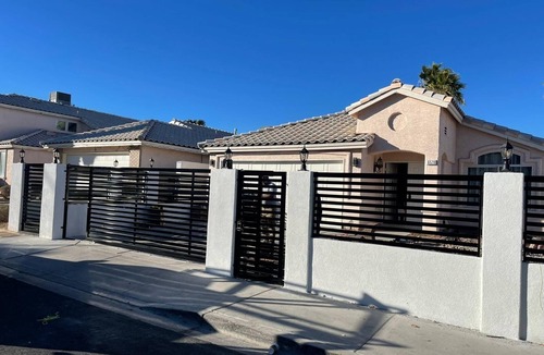 Las Vegas House | Private 2BR Home Near the Las Vegas Strip, Wi-Fi, Laundry and Parking.