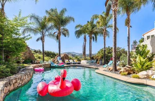 Calabasas House | Private 5 Acre Malibu Retreat – 2 Homes, 3 Apartments, Sauna, Pool - SLEEPS 30+