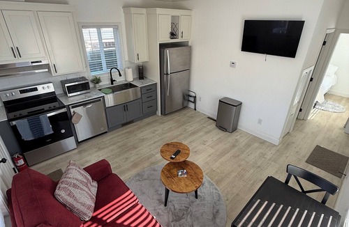Avalon Cottage | Private and charming Bay Area home. Centrally located to all Bay Area cities!