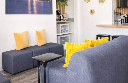 Eastside Apartment | PRIVATE APARTMENT NEAR THE BEACH, BARS, AND RESTAURANTS