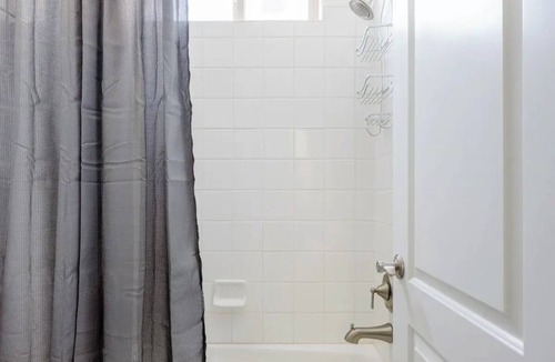 Greenacres House | Private bedroom/private bathroom/gated/parking
