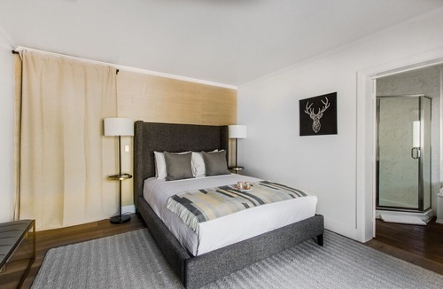 Napa Villa | Private Bedroom the Rhino on Secluded Vineyard