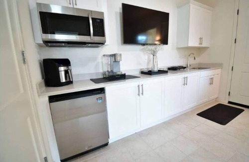 Ontario Apartment | Private Furnished Suite - Ideal for Traveling Professionals