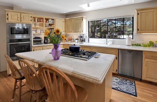 Northeast Carmel House | PRIVATE Hilltop Home: Stunning Carmel Views, Hot Tub, 3 Balconies, Espresso
