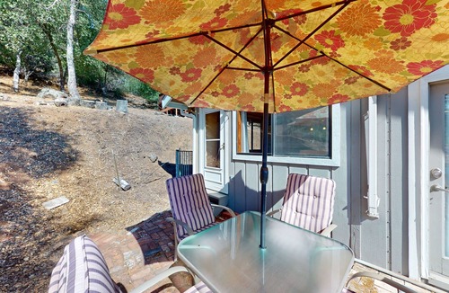 Jamestown House | Private home with peek-a-boo Yosemite views - near outdoor recreation