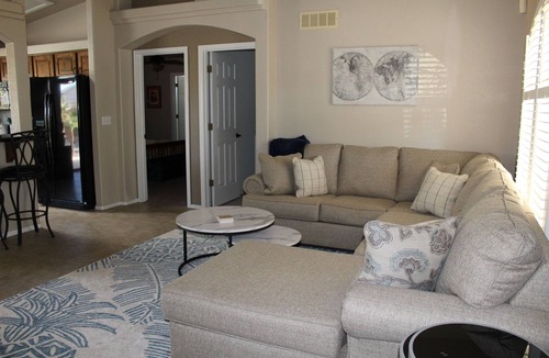Lake Havasu City House | Private House with Pool, Hot Tub, Tiki Bar, Garage, Lots of Parking