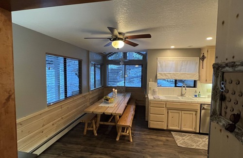 Twain Harte Cabin | Private Lake Access, Pet friendly, Hot Tub, Ski, Boating, Golf, Family Retreat!