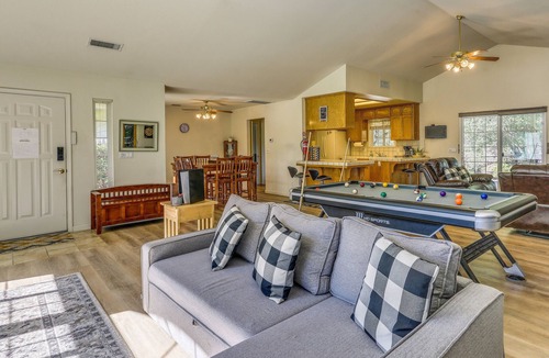 Mariposa Cottage | Private Lake, Hot Tub & EV Charger: Mariposa Home!