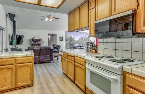 Mariposa Cottage | Private Lake, Hot Tub & EV Charger: Mariposa Home!