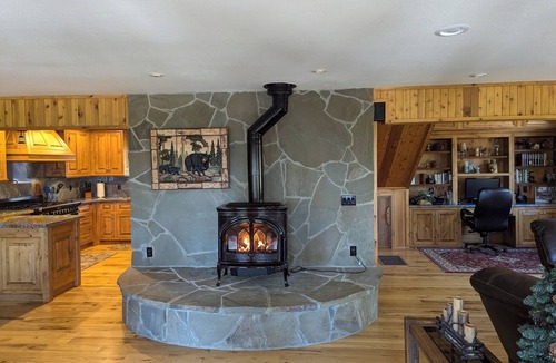 Tahoma Cabin | Private Lake-view Cabin with Space for Everyone, 4 bedrooms plus bonus room