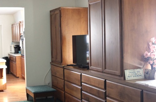 Kernville Cottage | Private Loft Cottage, w/bedroom, close to Kern River. Pet friendly. Sleeps 8