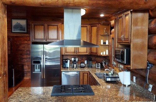Catheys Valley Cabin | Private log cabin in the foothills
