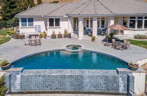 Templeton House | Private & luxurious hilltop house w/private pool & spa, surrounded by wineries!