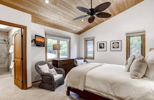 Alta Mesa House | Private Luxury Mira Vista Retreat | City View, Hot Tub, Garden