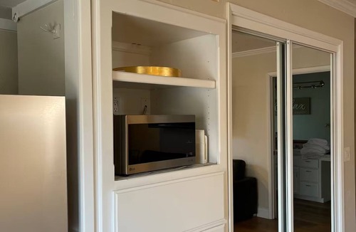 Fresno House | Private Master Suite/Courtyard in Prime NW Fresno