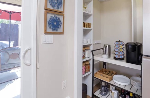 Fresno House | Private Master Suite/Courtyard in Prime NW Fresno