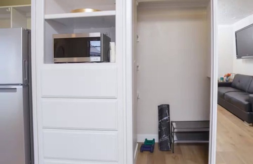 Fresno House | Private Master Suite/Courtyard in Prime NW Fresno