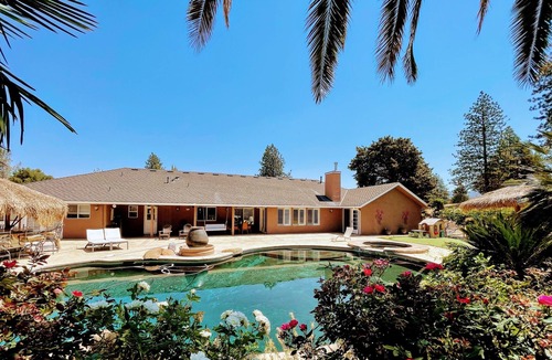 Oakhurst House | Private mountain retreat with pool and mini-golf