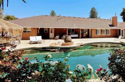 Oakhurst House | Private mountain retreat with pool and mini-golf