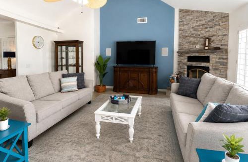 Oakhurst House | Private mountain retreat with pool and mini-golf