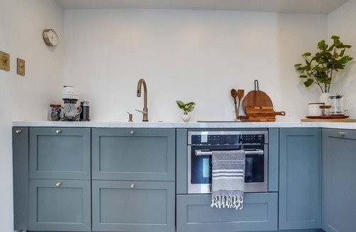 Melrose House | Private Not-So-Tiny Home - Yard & Dogs OK