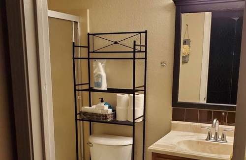 Tracy House | Private Oasis with private entrance and bathroom