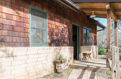 Ahwahnee Cottage | Private One-Bedroom Cottage with Kitchen: Your Romantic Hideaway near Yosemite