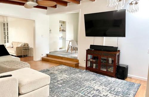 Winnetka House | Private Pool and Spa Family Friendly 3BR Home Sleeps 10
