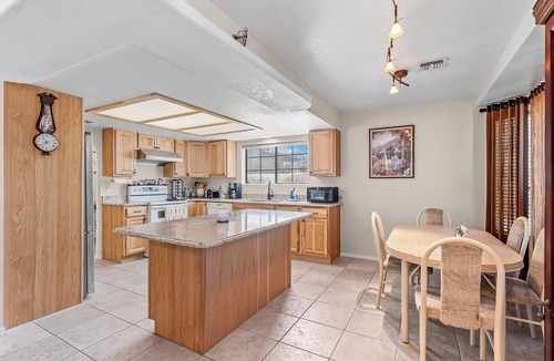Sunridge Estates House | Private Pool, Home Away From Home!