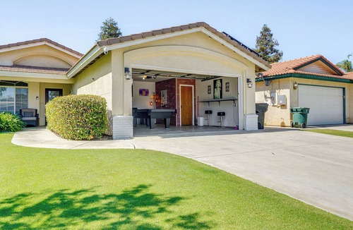 Pumpkin Center Cottage | Private Pool & Patio: Pet-friendly Bakersfield Gem