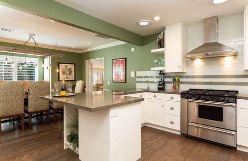 The Movie Colony House | Private Resort Movie Colony. Walk to downtwn! Pool! Views! Expresso! Heated spa!