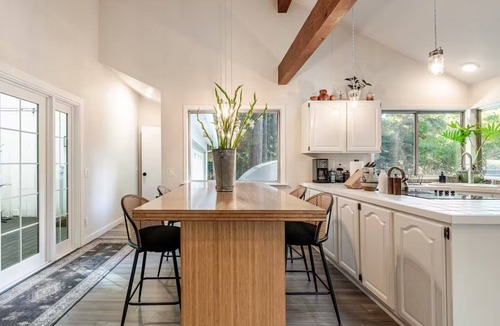 Felton House | Private Retreat in Santa Cruz Mountains w Hot Tub