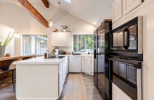 Felton House | Private Retreat in Santa Cruz Mountains w Hot Tub