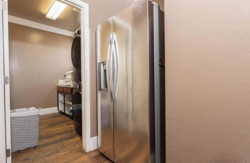 Tulare House | Private room for rent -Ideal for working professionals-